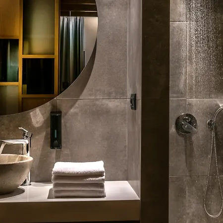 Petousis & Hotel 4*
