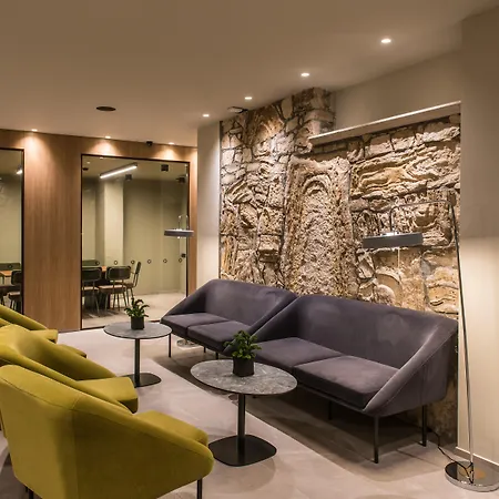 Petousis & Hotel 4*