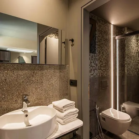 Petousis & Hotel 4*