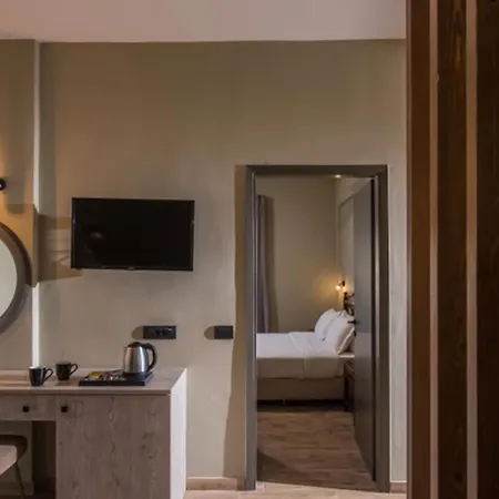 Petousis & Hotel 4*